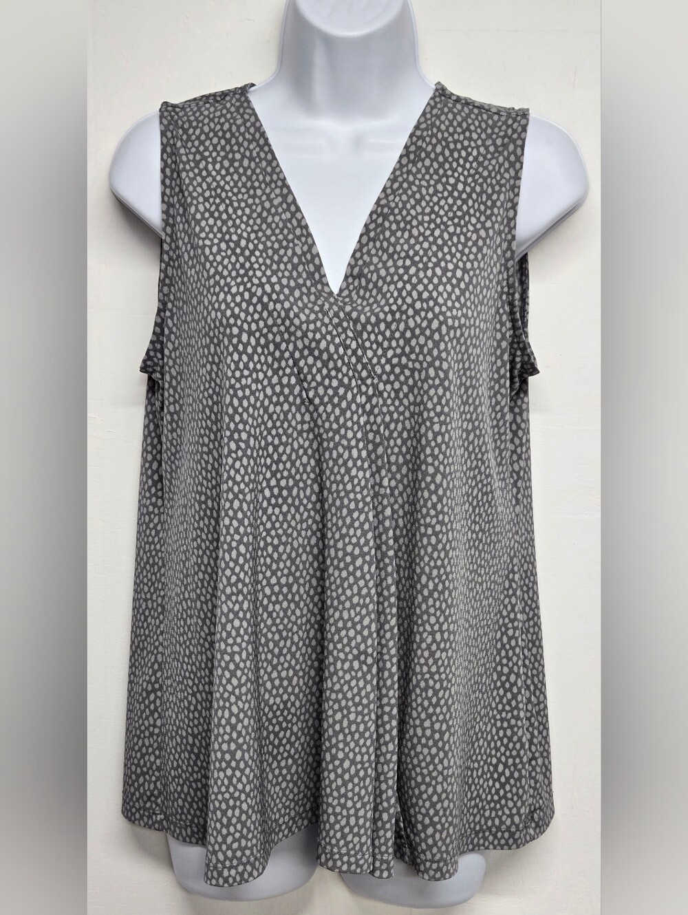 Dana Buchman M Top Pullover Sleeveless Slinky Stretch Knit Pleated Polka Dot
